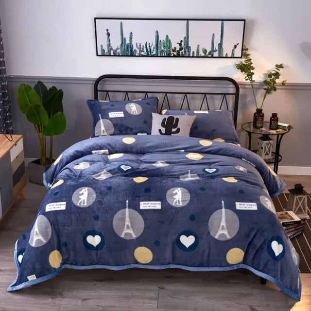 Chăn mền xanh navy họa tiết tháp Eiffel